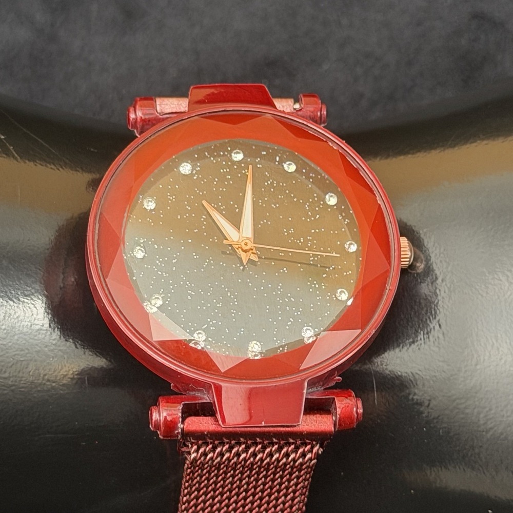 Womens Red Tone Magnetic Strip Band Round Casual Watch Refurbished New Battery